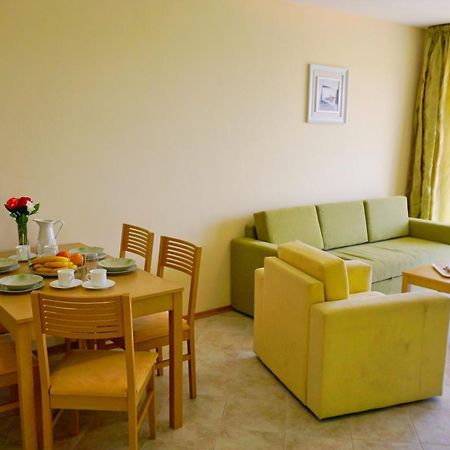 Морски Апартаменти Джулай Морнинг - July Morning Sea View Apartments Kavarna Szoba fotó