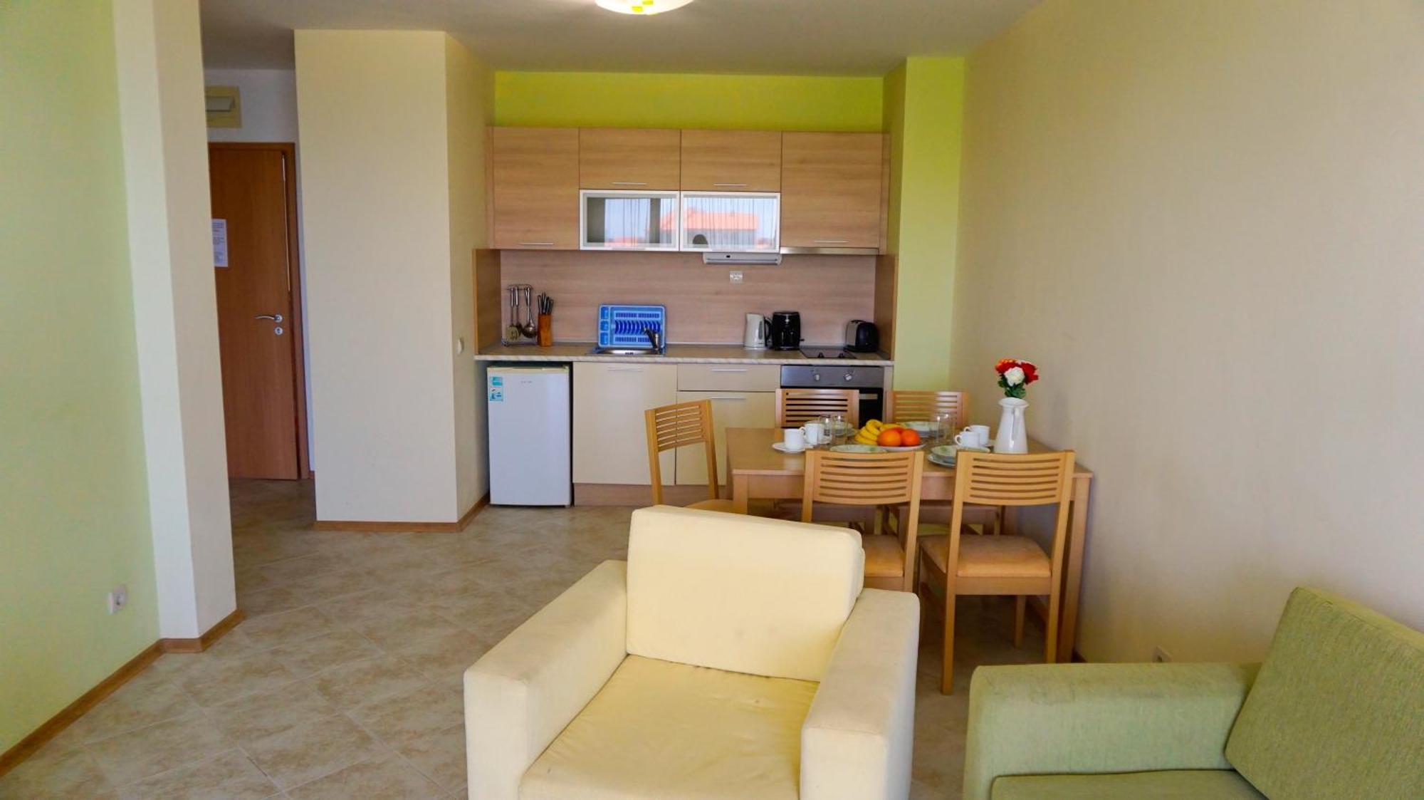 Морски Апартаменти Джулай Морнинг - July Morning Sea View Apartments Kavarna Szoba fotó