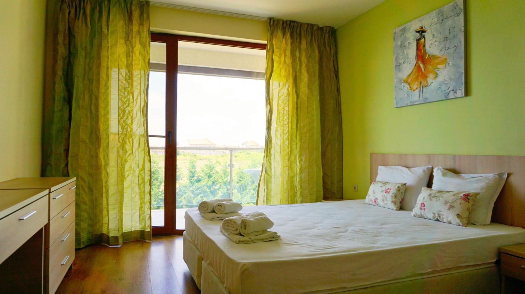 Морски Апартаменти Джулай Морнинг - July Morning Sea View Apartments Kavarna Szoba fotó